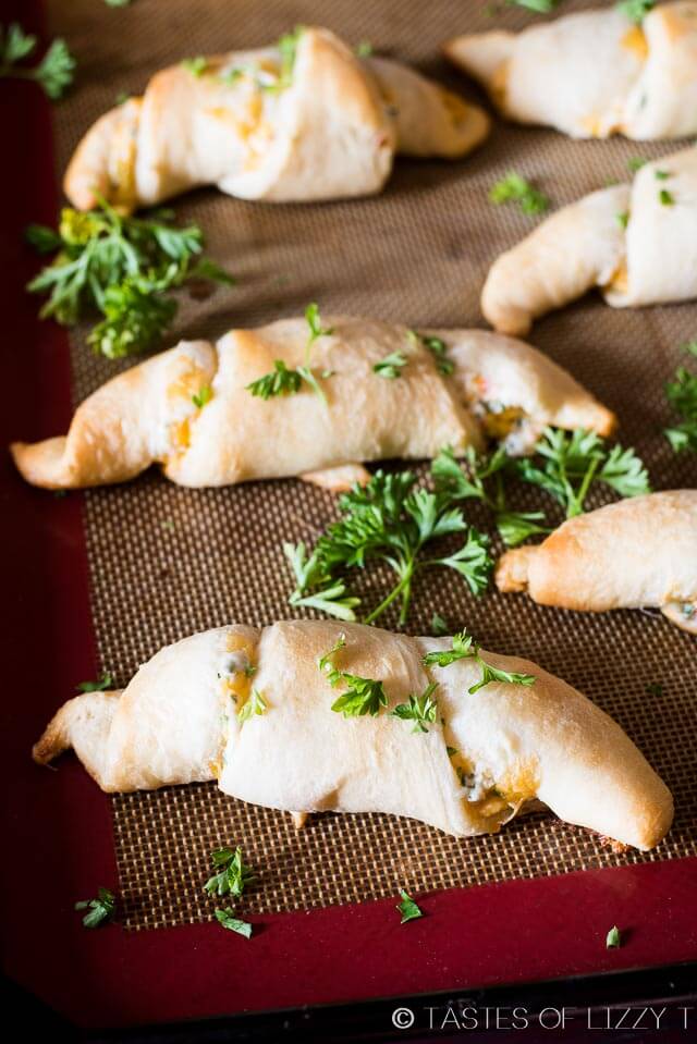 Spinach Cream Cheese Roll Ups {A quick appetizer or lunch}