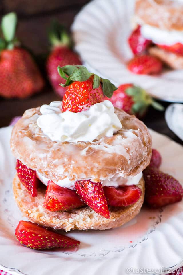 Donut Strawberry Shortcake {Easy Strawberry Shortcake Recipe} Donut Strawberry Shortcake {Easy Strawberry Shortcake Recipe}