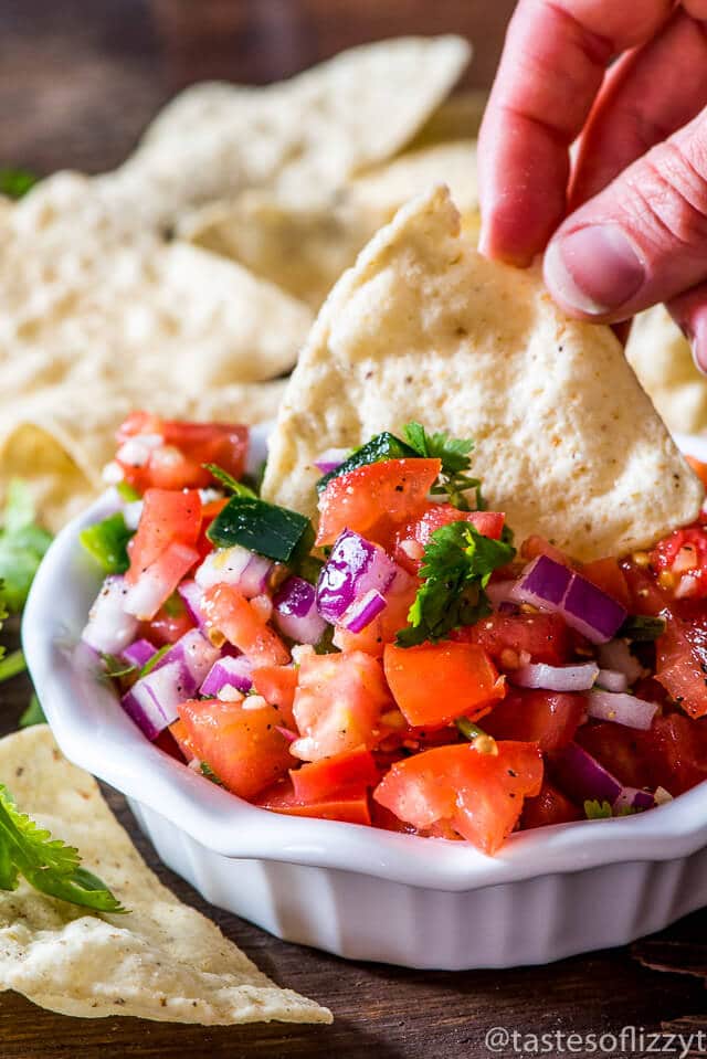 The best pico de gallo recipe around. Fresh tomato, onion, peppers, cilantro and garlic with a splash of lime.