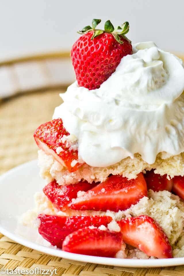 Amish Strawberry Shortcake {A simple shortcake recipe with streusel}