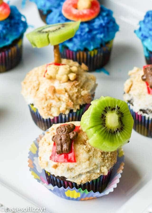 Summer Party Cupcakes with Kiwi Pretzel palm trees