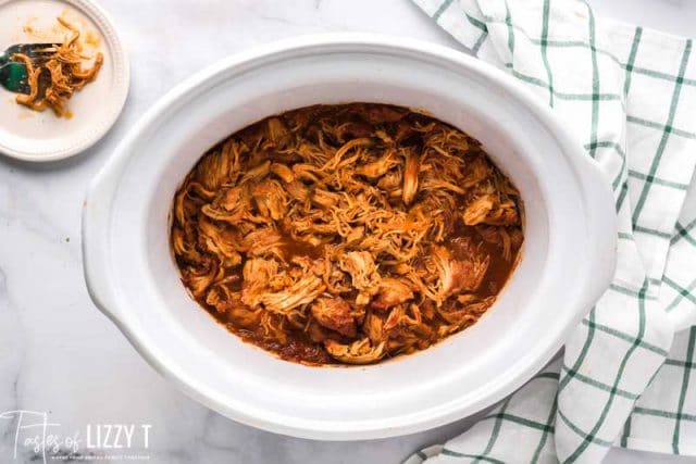 shredded bbq chicken in slow cooker