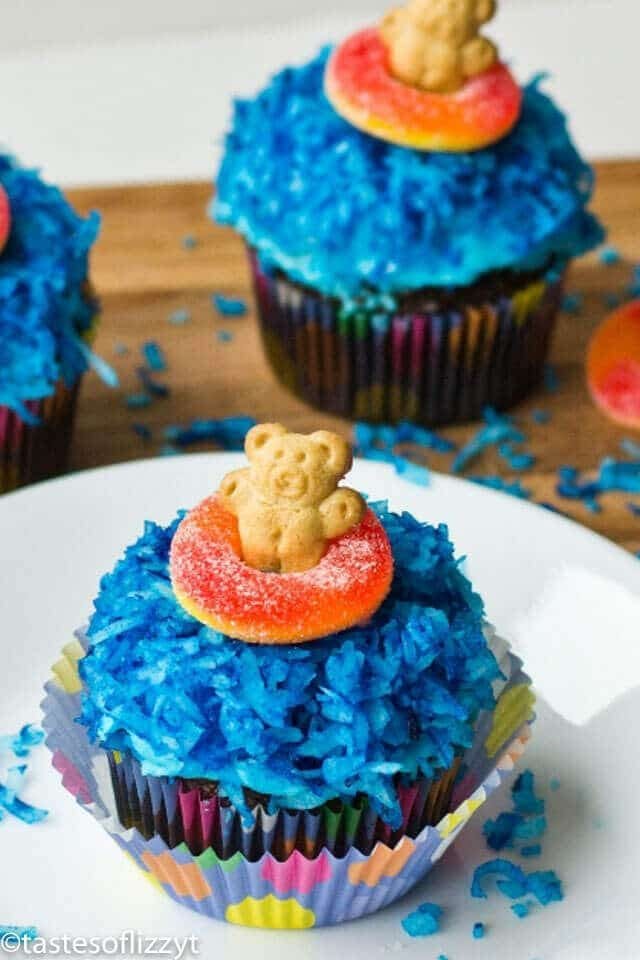 Teddy Graham Cupcakes are easy to make and so cute for a beach party, summer theme! A fun, edible craft. Kids will love making them!