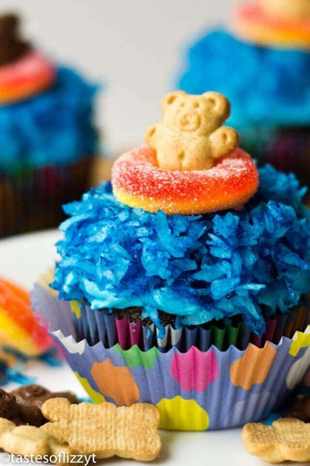 Teddy Graham Cupcakes are easy to make and so cute for a beach party, summer theme! A fun, edible craft. Kids will love making them!