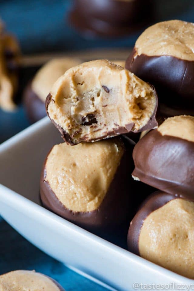 Caramel Pretzel Turtles {Easy Chocolate Pecan Candy Recipe}