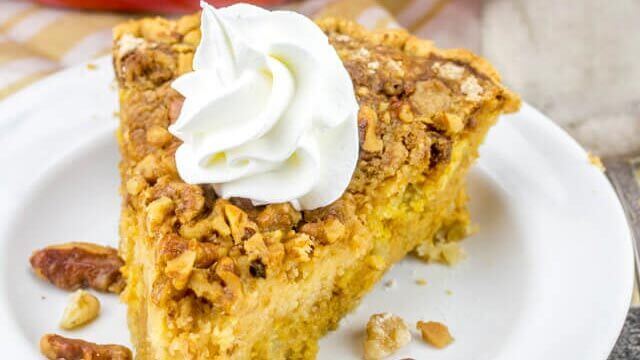 Pumpkin Crumb Pie {Easy Thanksgiving Pie Recipe}