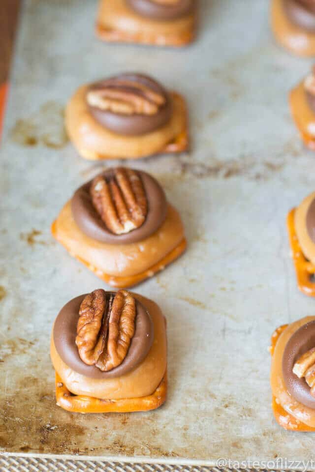 caramel-pretzel-turtles-easy-candy-recipe