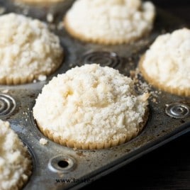 Vanilla Shortcake Muffins with crumb topping