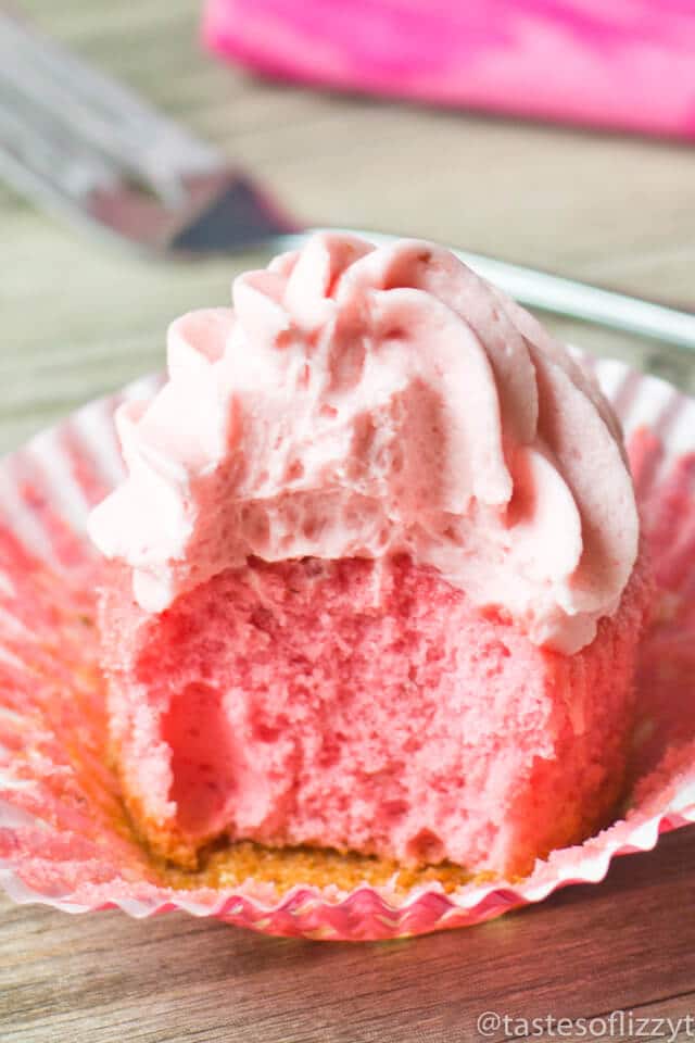 Easy Strawberry Buttercream Cupcakes Recipe
