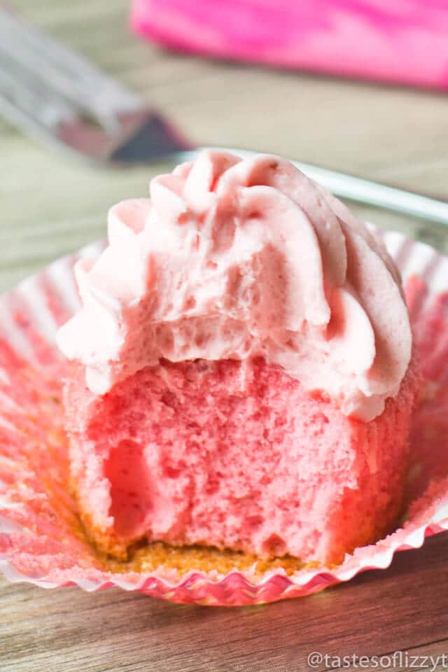 Easy Strawberry Buttercream Cupcakes Recipe