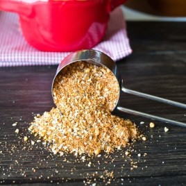 Pasta Salad Seasoning Mix in measuring cup