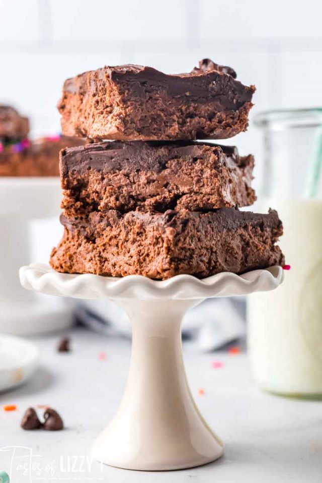 3 squares of nutella fudge stacked on a plate