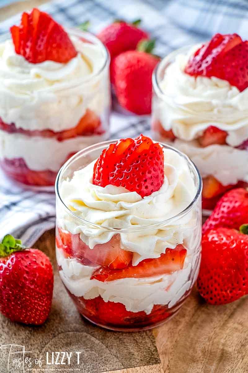 Strawberries &amp; Cream Mini Parfaits {Easy No Bake Dessert Recipe}