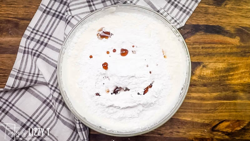 whipped cream with vanilla in a bowl