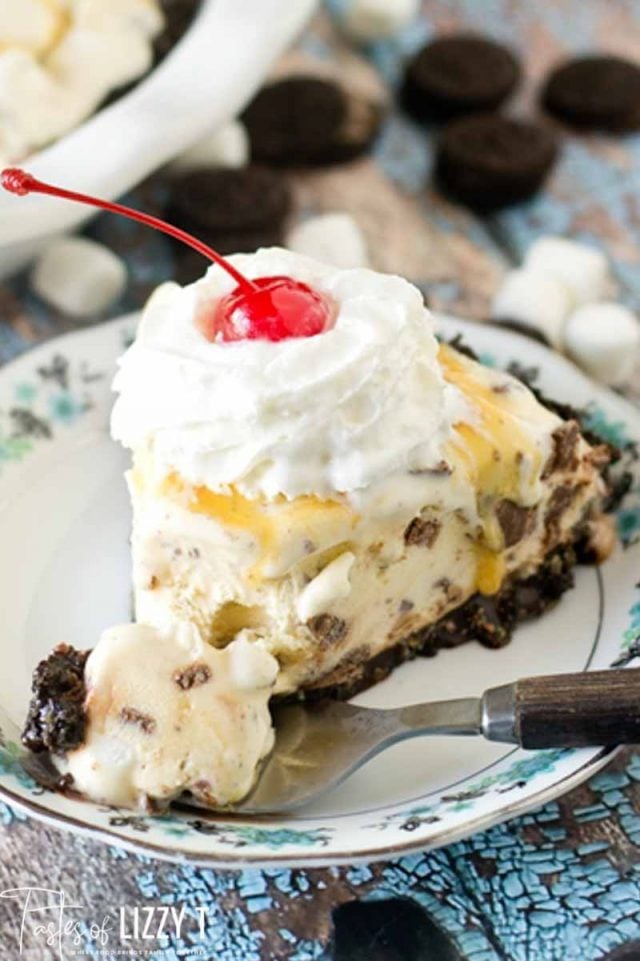 a slice of ice cream pie on a plate