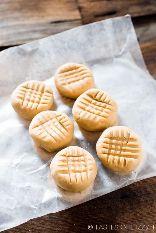 Everyone needs a classic, old-fashioned peanut butter cookie recipe. Make bakery-style, soft peanut butter cookies at home with this simple recipe. 