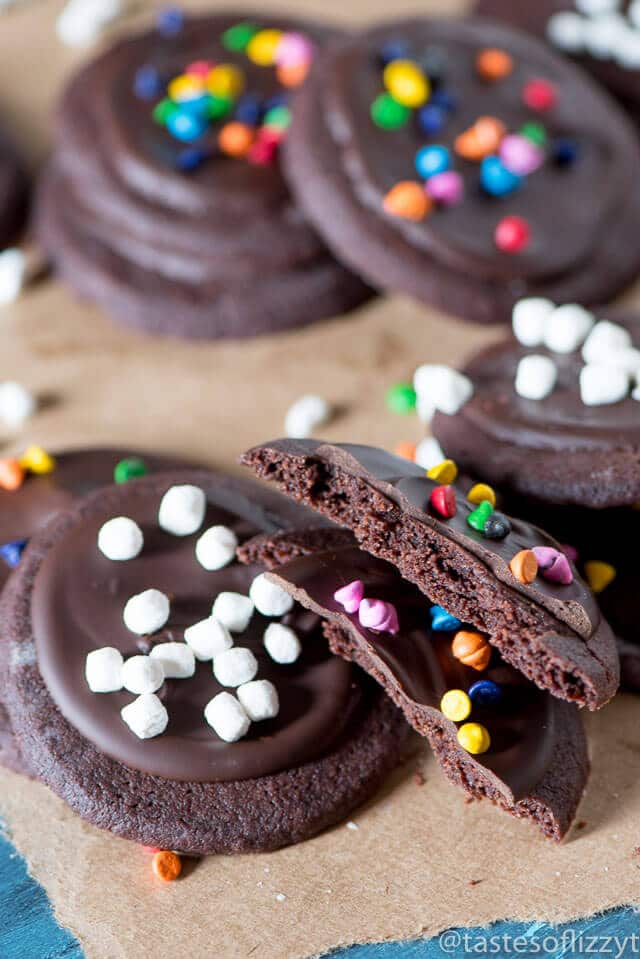 iced-chocolate-shortbread-cookies-recipe-32