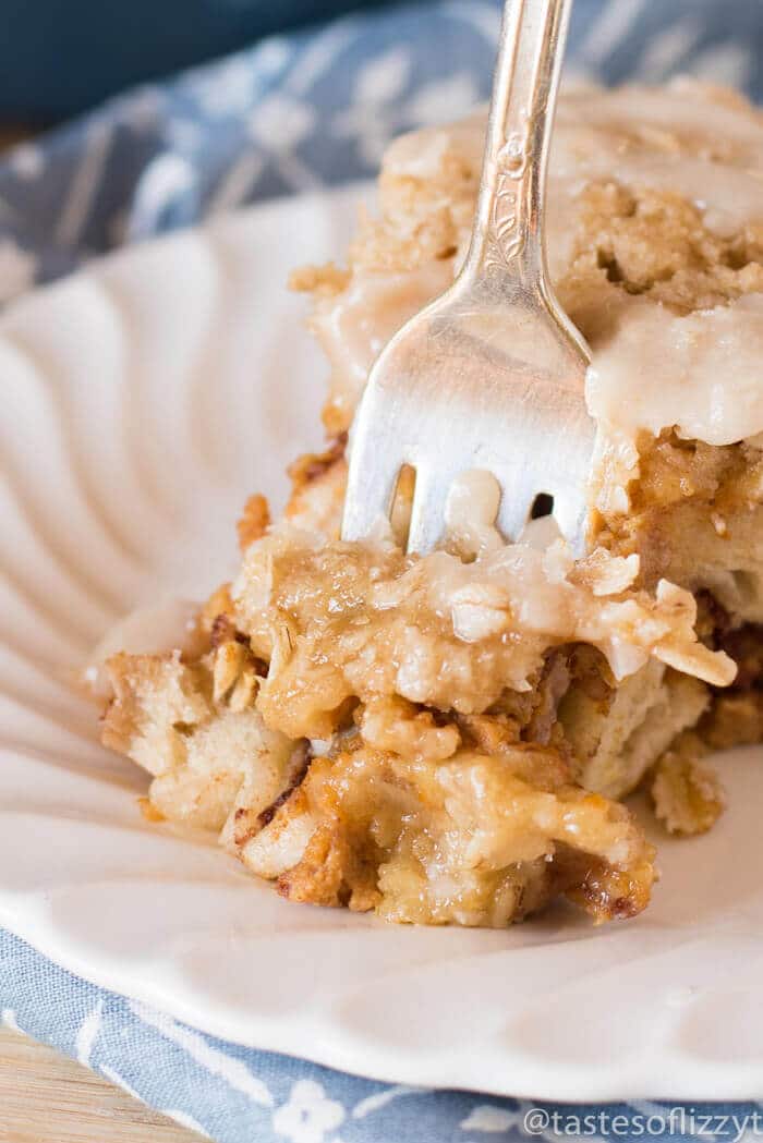 pumpkin cinnamon roll with brown sugar streusel