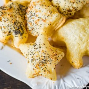Christmas Appetizer Puffs Paired with Veggies and Flavored Hummus Christmas Appetizer Puffs Paired with Veggies and Flavored Hummus