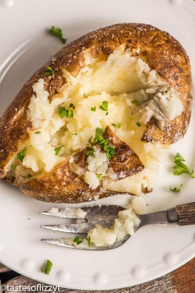 Bake Potatoes At 425 : Perfect Oven Baked Potatoes Recipe Crispy ...