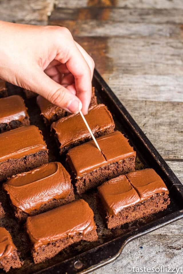 making lines in domino brownies