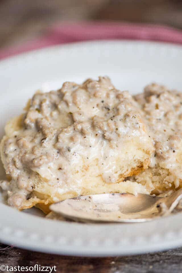 Sausage Gravy Recipe {Easy Homemade Biscuits and Gravy Breakfast}