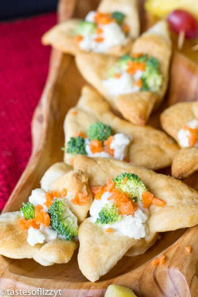 mini veggie pizzas with crescent roll dough