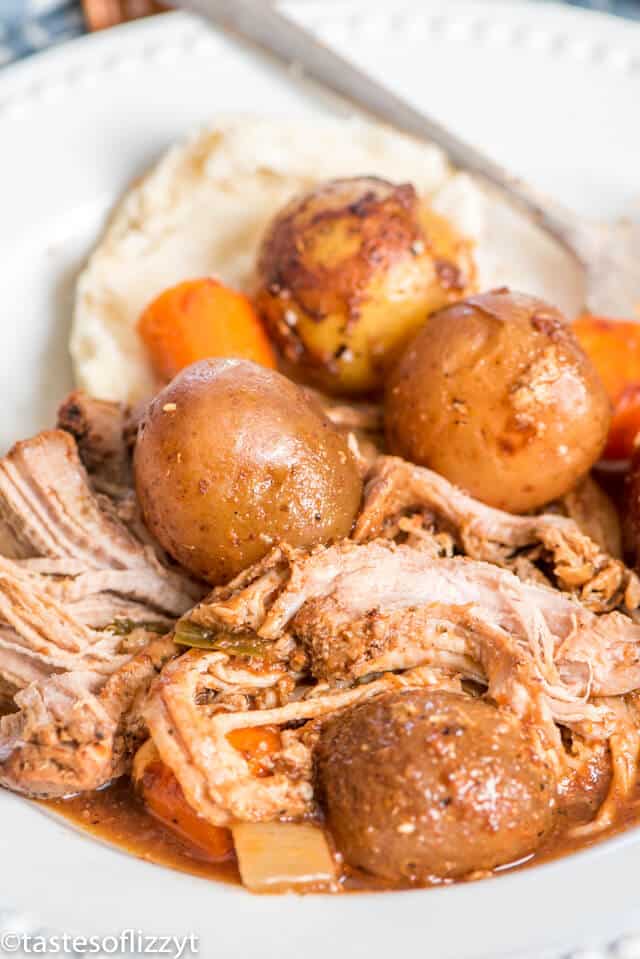 https://www.tastesoflizzyt.com/wp-content/uploads/2017/12/slow-cooker-pork-tenderloin-recipe-3.jpg