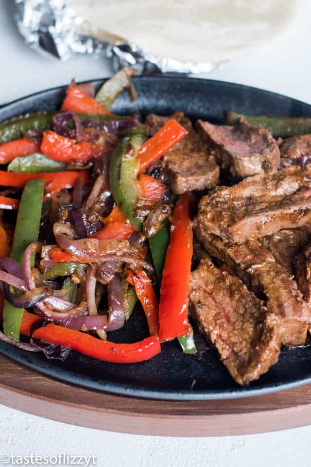 Cast Iron Steak Sizzle Plate Pan Grill Platter - China Cast Iron Fajita  Sizzler and Preseasoned Fajita Sizzler price