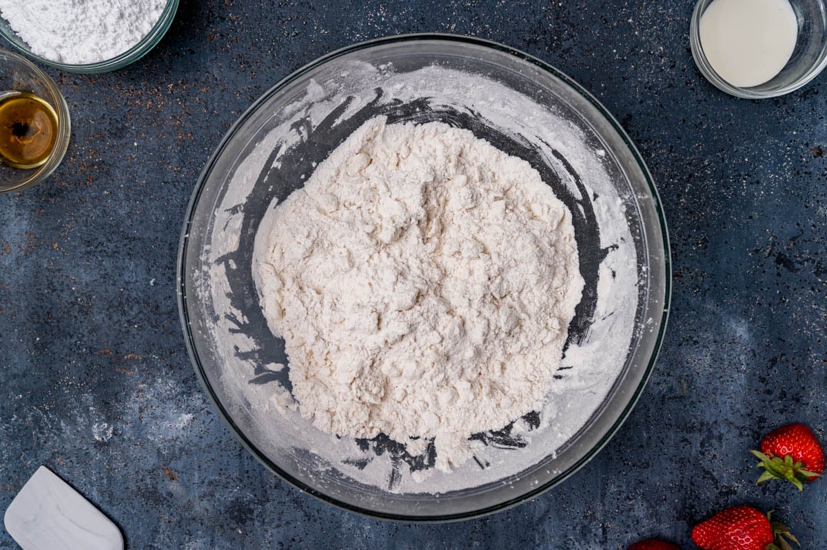 flour with butter cut in in a glass bowl