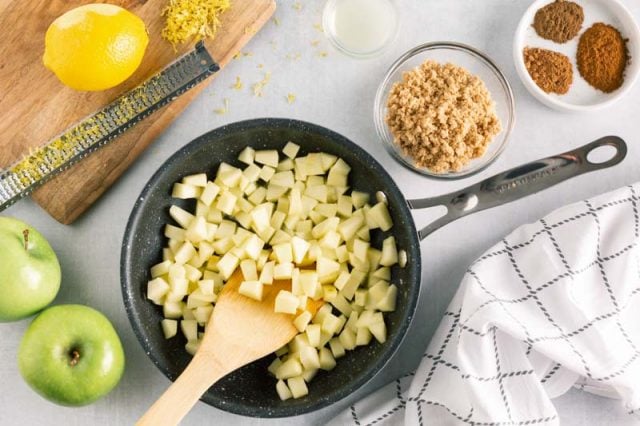 apples in a skillet