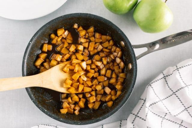 apples in skillet