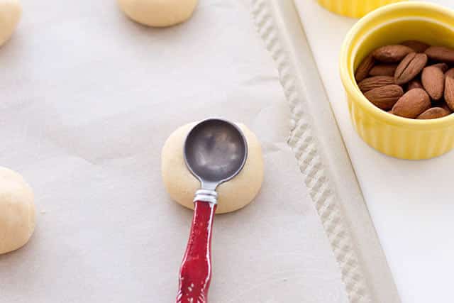 how to press thumbprints in cookies