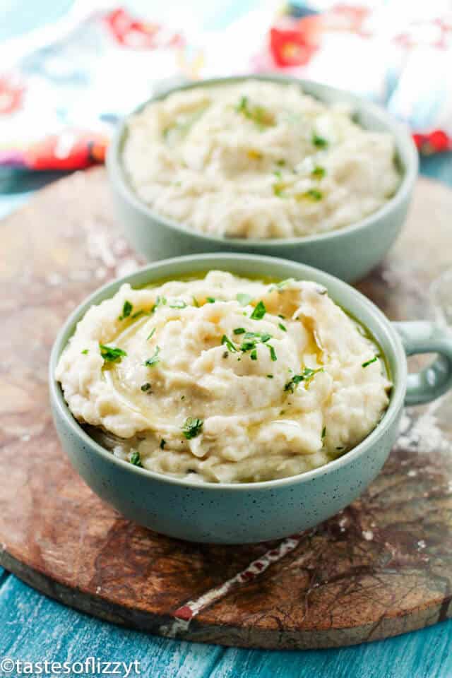 A bowl of mashed potatoes