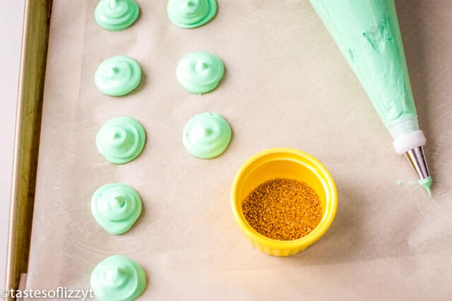 drops of green meringue cookies