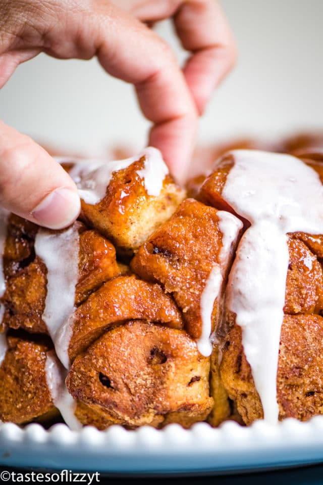 Cinnamon Roll Monkey Bread Recipe {Easy Breakfast Bread}
