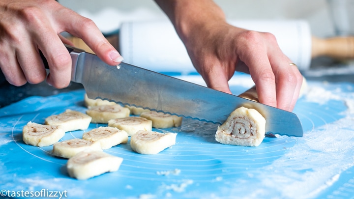 slicing pie crust into pieces