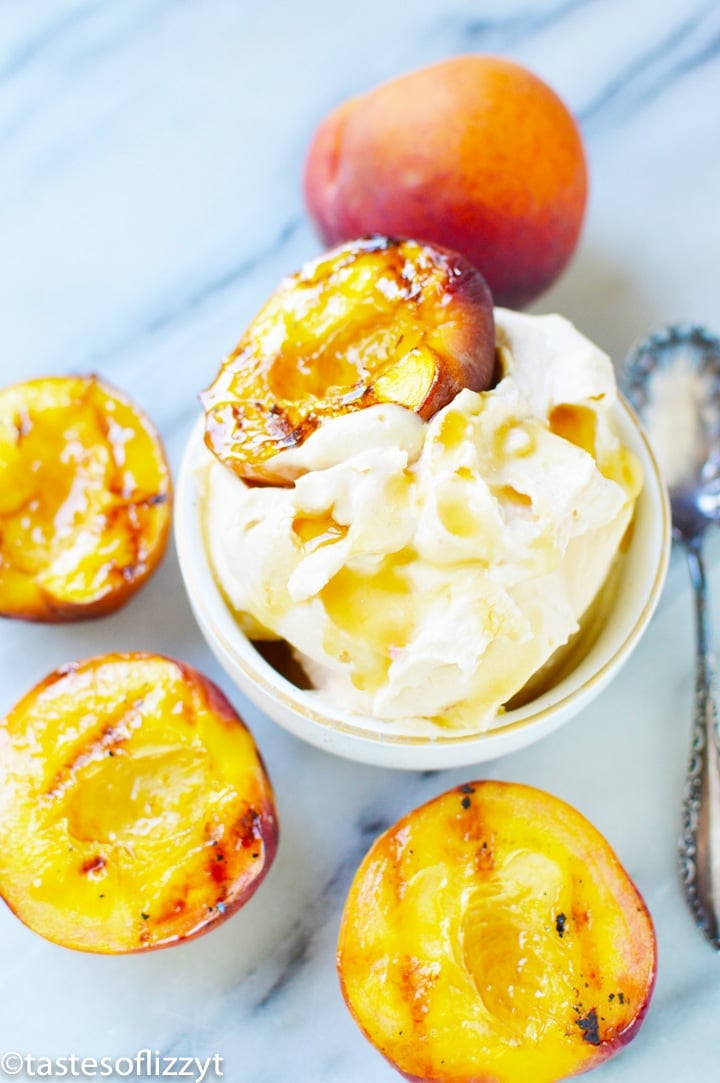 A bowl of ice cream with peaches