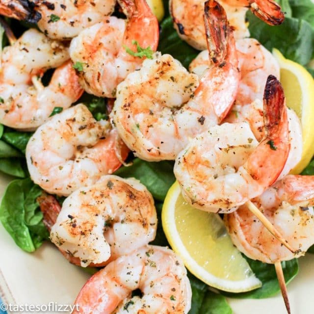 A plate of shrimp and lettuce