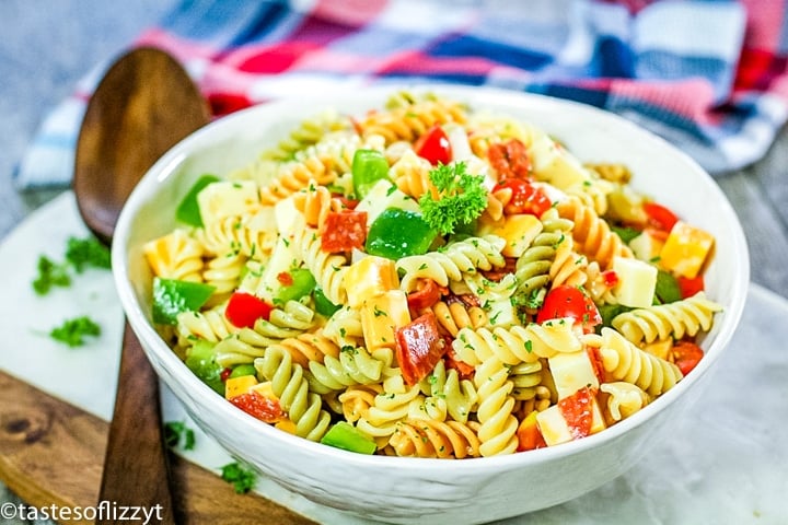 salade de pâtes dans un bol