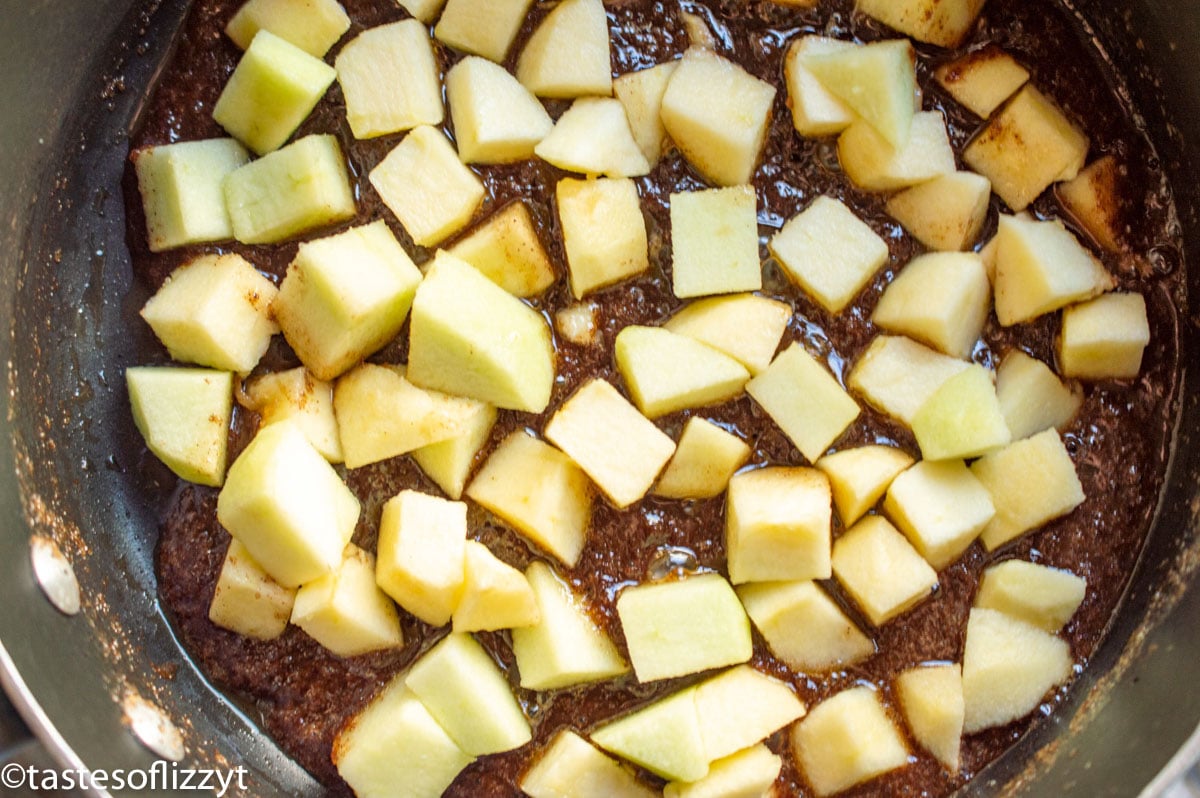 Cinnamon Fried Apples Recipe {Cracker Barrel Copy Cat Recipe}