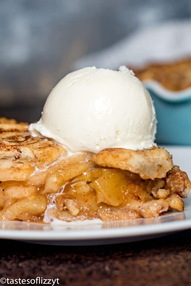 A close up of a plate of food, with Apple pie
