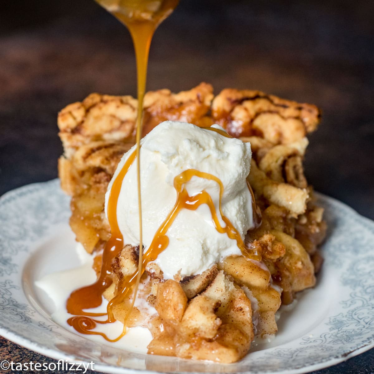 Cinnamon Roll Apple Pie with ice cream