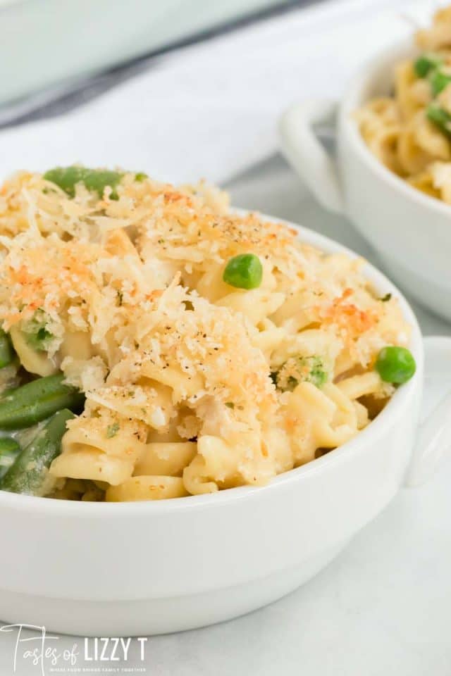 A bowl of food with pasta and turkey