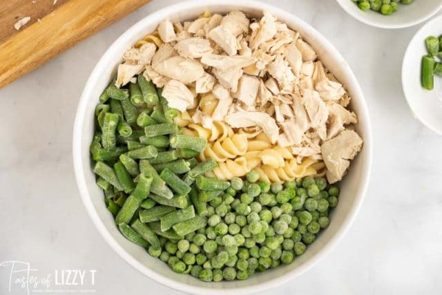 turkey, pasta, green beans, peas in a bowl
