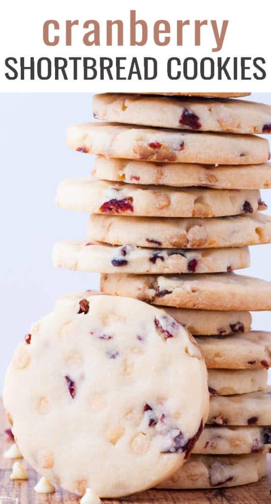 Cranberry shortbread cookies são amanteigado, macio, e eles derretem na boca! Mãos para baixo, um dos melhores biscoitos de Natal para fazer e compartilhar.