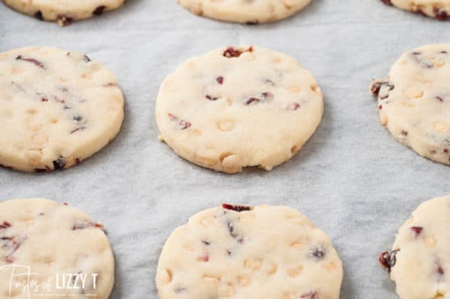 cookies no papel de pergaminho