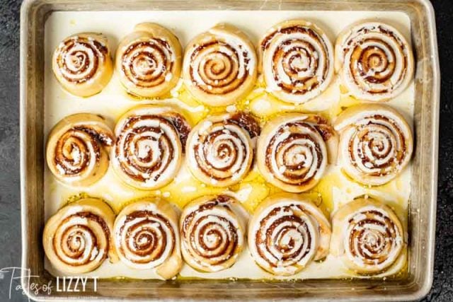 unbaked cinnamon rolls with cream