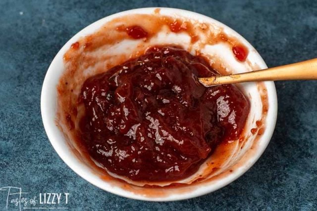 guava berry filling for cookies in a bowl