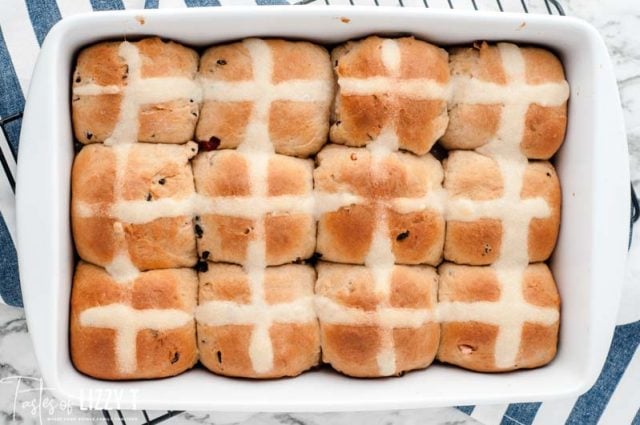 hot cross buns in a pan